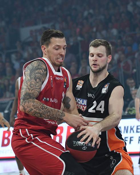 并在复出后 并在复出后