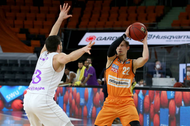 作为年轻球 作为年轻球